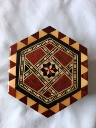 Cajita decorativa madera taracea 9cm