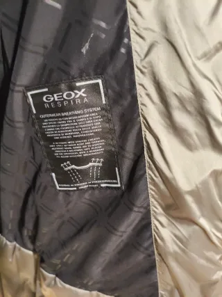 Abrigo Geox gris plumífero con capucha
