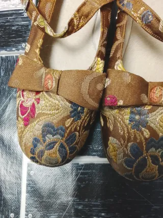 Zapatos de Fallera Marrones Florales