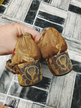 Zapatos de Fallera Marrones Florales