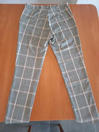 Pantalón Stradivarius cuadros