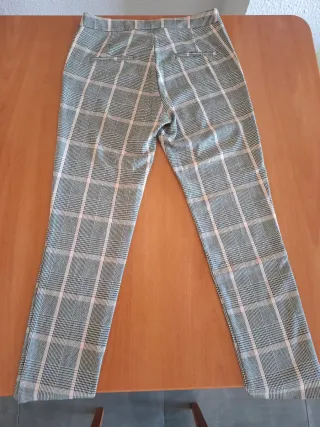 Pantalón Stradivarius cuadros