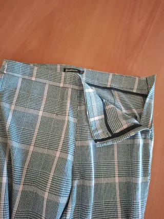 Pantalón Stradivarius cuadros