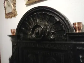 Mueble antiguo de madera todo labrado