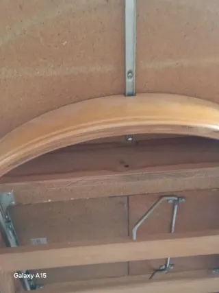 Mesa de comedor ovalada de madera