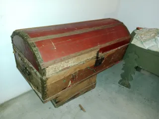 Baules de madera y metal para restaurar