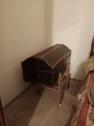 Baules de madera y metal para restaurar