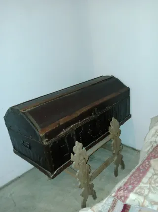 Baules de madera y metal para restaurar