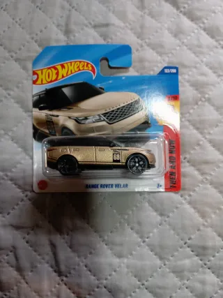 Hot Wheels Range Rover Velar Dorado