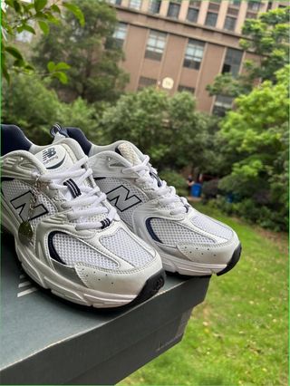 New Balance 530 Talla 40.5 Plata Gris