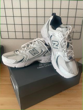 New Balance 530 Talla 41.5 Plata Blanco