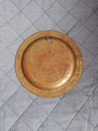 Plato antiguo latón grabado 20cm