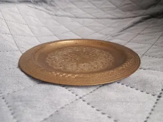 Plato antiguo latón grabado 20cm