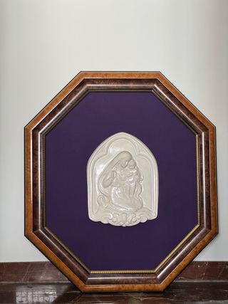 Cuadro Virgen piedra y Madera