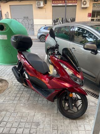Honda PCX 125 Roja y Negra