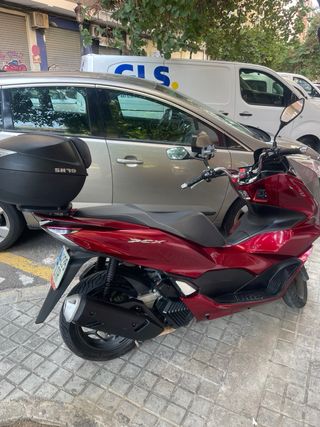 Honda PCX 125 Roja y Negra