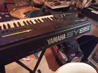 Sintetizador Yamaha SY85