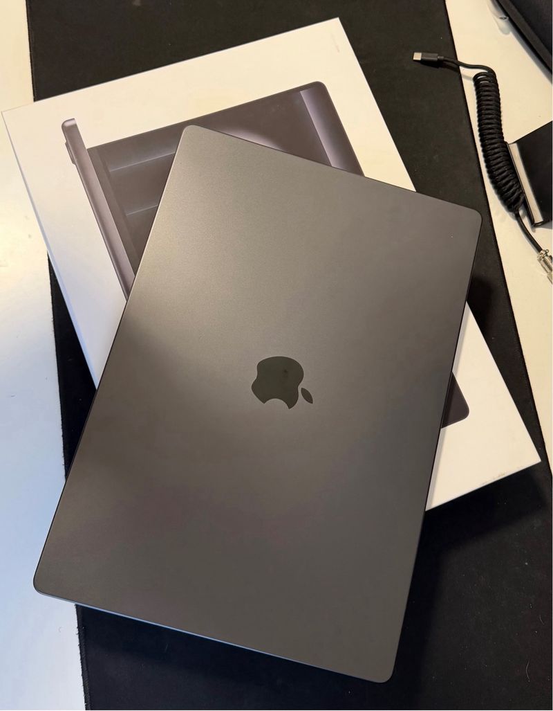 MacBook Pro 16 M4 PRO 24GB 512GB Space Gray afbeelding 2