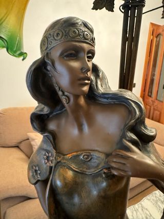 Lampada da terra vintage elegante da donna