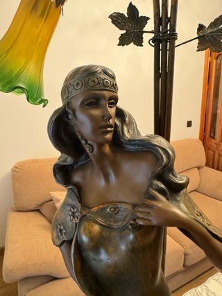 Lampada da terra vintage elegante da donna