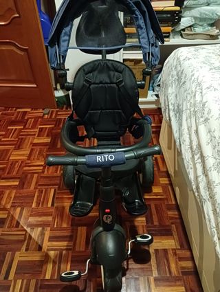 Triciclo de paseo con manillar de control