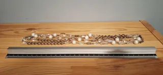 Collar plateado con perlas y cristales