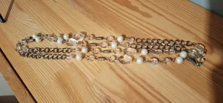 Collar plateado con perlas y cristales