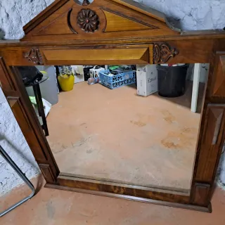 Cómoda de cerezo macizo tallada a mano