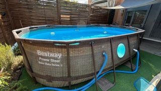 Piscina tubular con depuradora y clorador salino