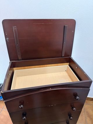 Cajonera de madera oscura
