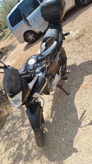 Honda CBF 125 Negra y Plateada