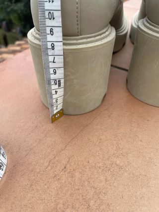 Botines cómodos con goma beige