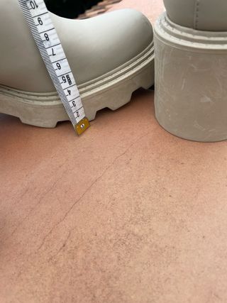 Botines cómodos con goma beige