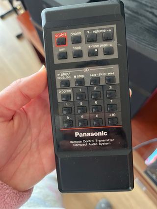 Equipo de música con tocadiscos y altavoces