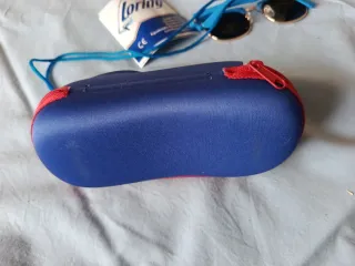 Gafas de sol infantiles Loring con su bonita funda