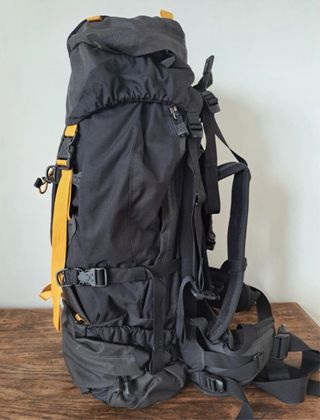 Mochila Haglofs 55L Negra y Amarilla