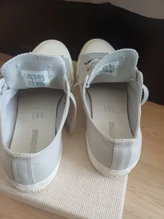 Zapatillas Converse Grises y Blancas