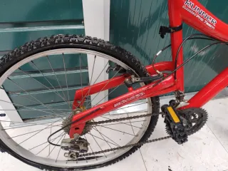 Dos bicicletas B'TWIN Rockrider 500 Blanca y roja