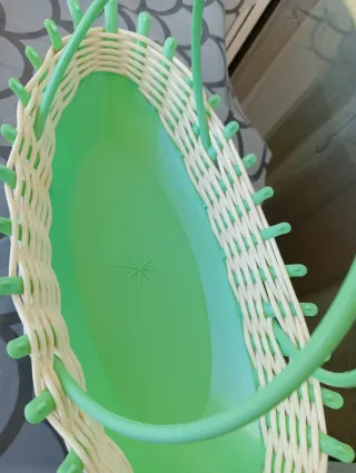 Cesta vintage verde y blanca