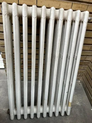 Radiador de hierro antiguo