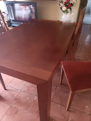 Mesa extensible y 4 sillas madera