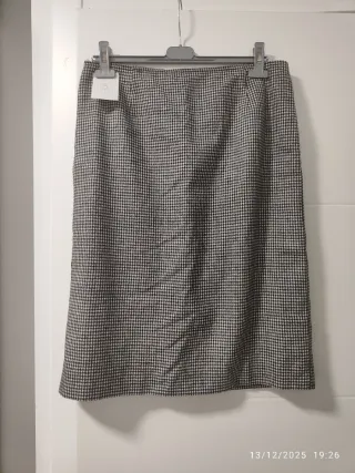 Falda de cuadros gris y blanco