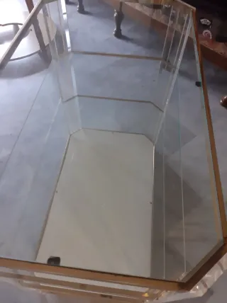 Mesa auxiliar de metacrilato y cristal