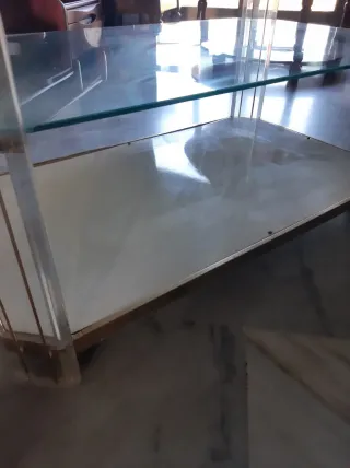 Mesa auxiliar de metacrilato y cristal