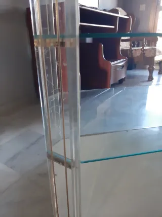 Mesa auxiliar de metacrilato y cristal