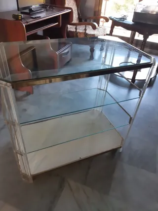 Mesa auxiliar de metacrilato y cristal