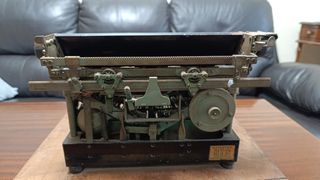 Máquina de escribir antigua Molle