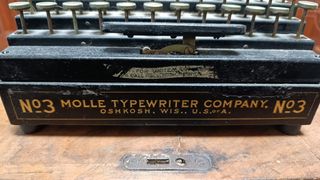 Máquina de escribir antigua Molle