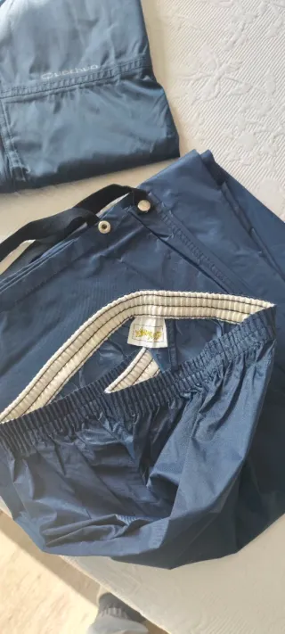 2 Chaquetas Impermeables Quechua Azul + pantalón.