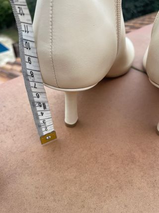 Botines blancos con cremallera